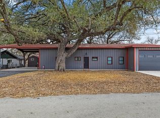 276 Meadow Lake Dr, Seguin, TX 78155