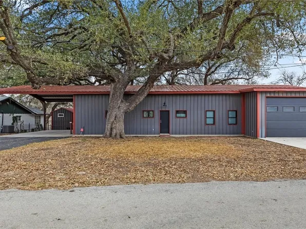 276 Meadow Lake Dr, Seguin, TX 78155