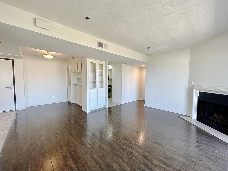 Midvale Towers — Photo 252