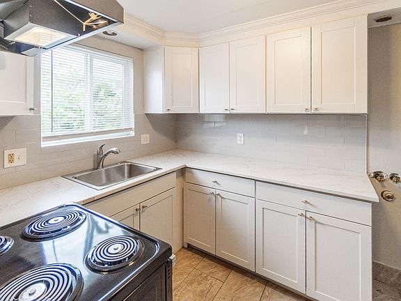 4th image of 2009-2015 E Desmet Ave #2009