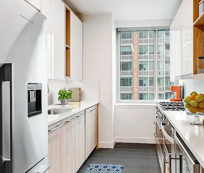 101 W End Ave #22F — Photo 1