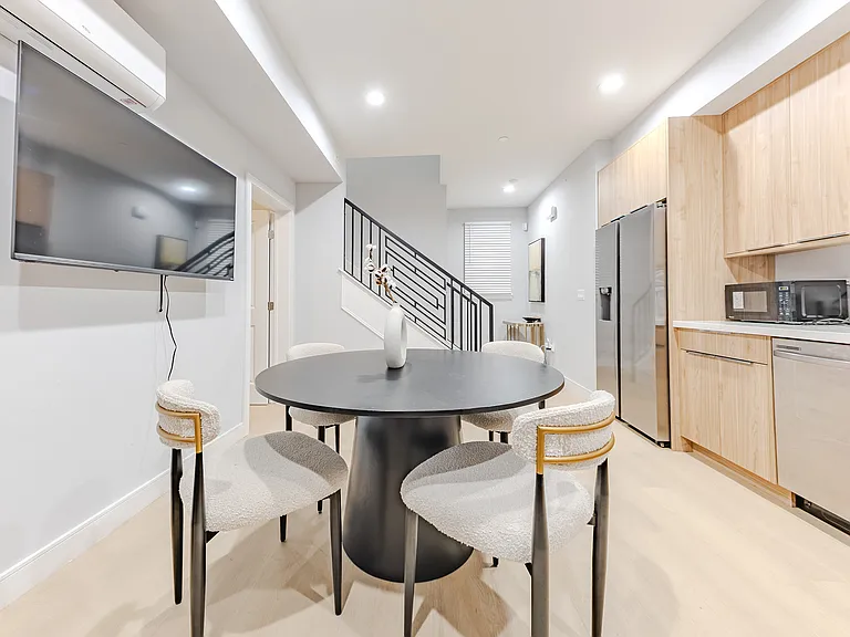 123 S Marguerita Ave — Photo 11