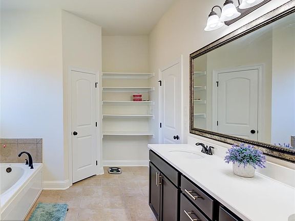 3rd image of 1557 Riverview Ln
