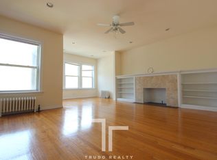 1938 W Lawrence Ave, Chicago, IL 60640