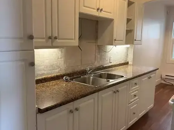 142 Provencher Blvd #2, Winnipeg, MB R2H 0G3
