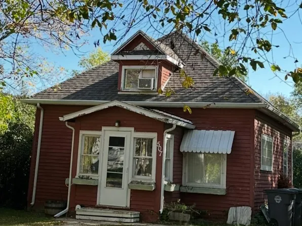 507 1st St SE, Crosby, ND 58730