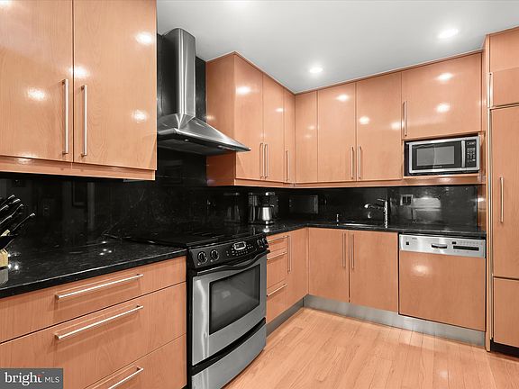 3rd image of 5936 Dorchester Way
