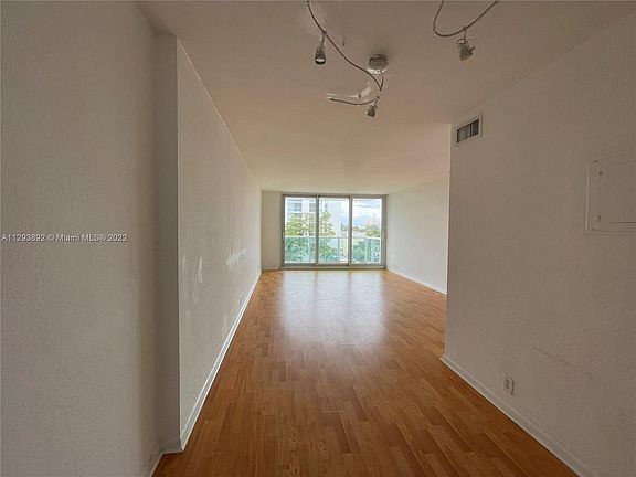 3rd image of 1000 W Avenue 408
