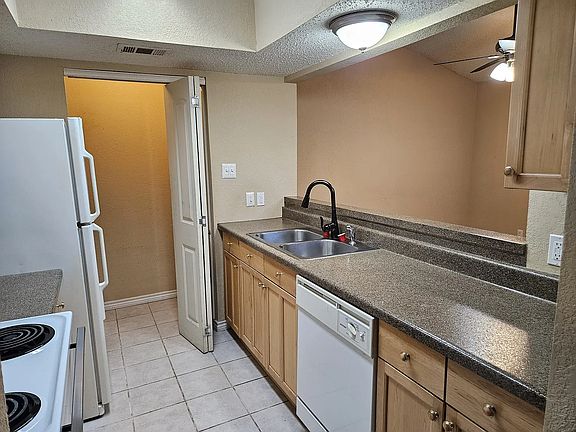 2nd image of 3920 Portland St APT 3924