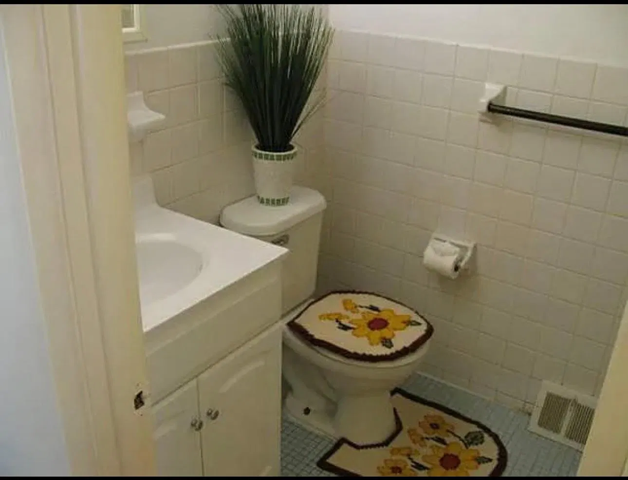481 Parlin St — Photo 2