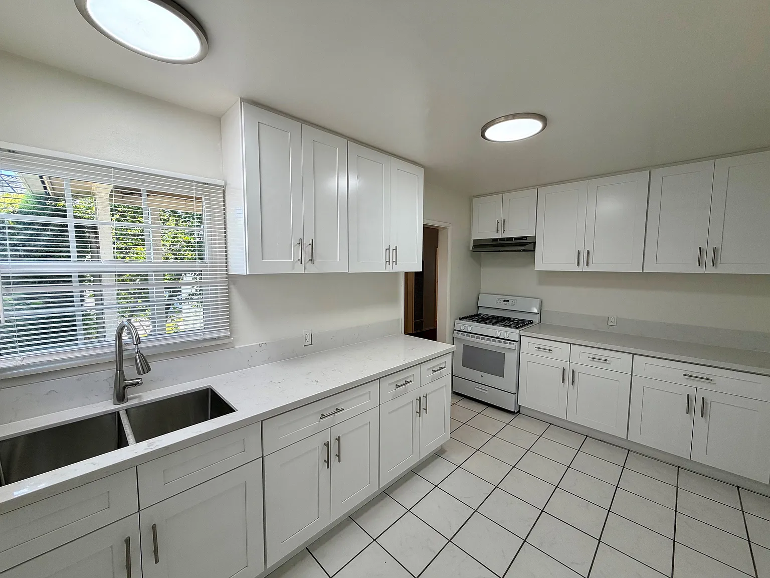 2111 Huntington/1801-1811 Olive (638) - B — Photo 4