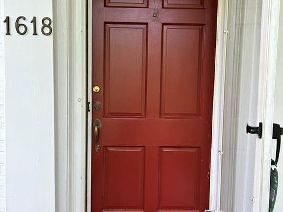 2nd image of 1618 Oxford Rd