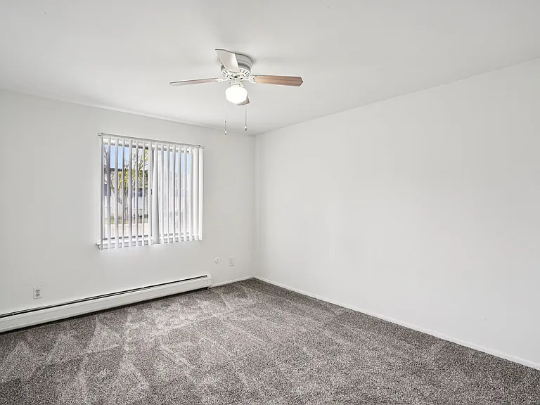 Outer Drive Manor Apartments — Photo 33