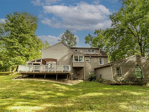 2nd image of 142 Cherry Hill Dr