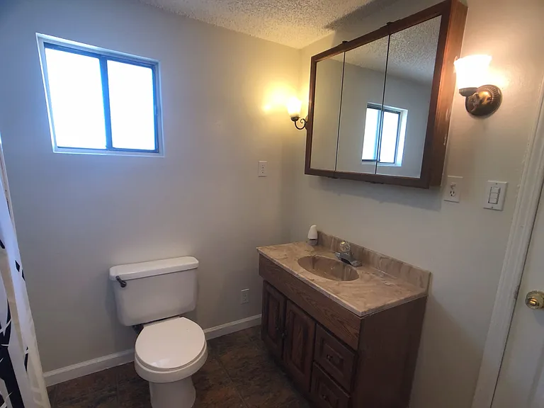 441 Hazelton St — Photo 8