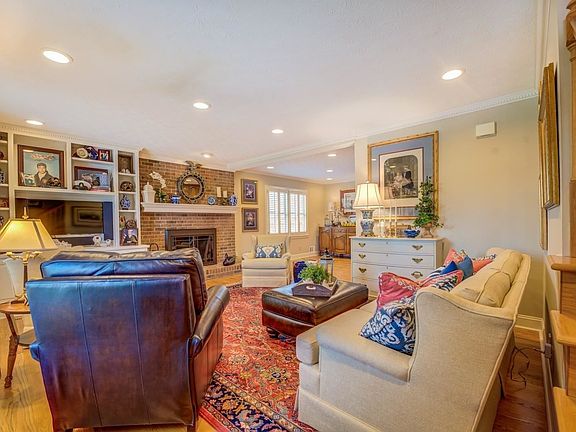 5th image of 110 Oakpark Ct