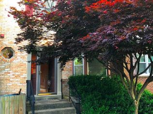 7109 Captains Cove Ct, Alexandria, VA 22315