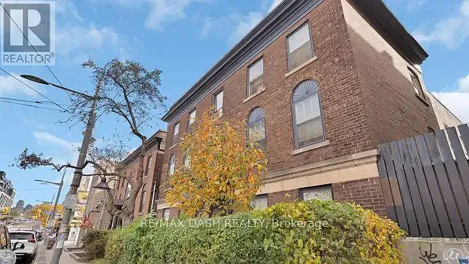 917 Saint Clair Ave W #30 — Photo 25