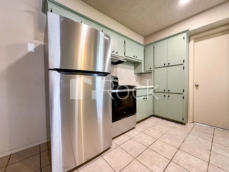 7024 Woodlake Dr — Photo 2