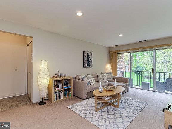 4th image of 878 College Pkwy #10
