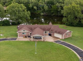 2040 SW Cottonwood Ln, Topeka, KS 66615