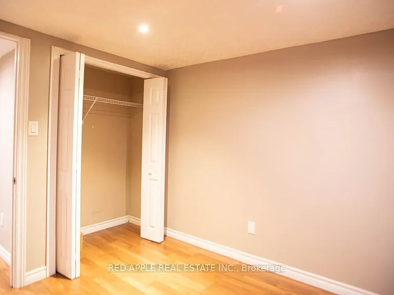 126 Longford Dr — Photo 23