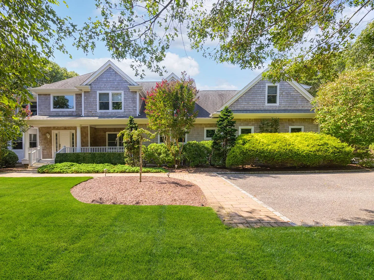 Luxury Rental In Quogue Village With Tennis — Photo 1