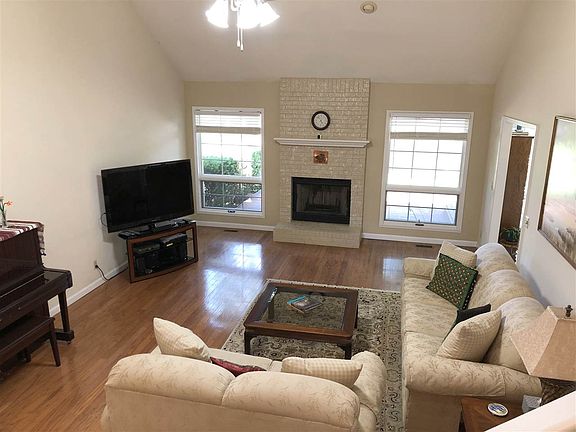 5th image of 740 S Forest Dr