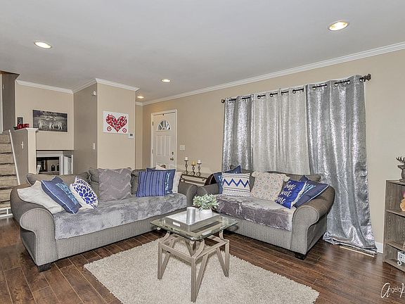 4th image of 36512 N Edgewood Dr