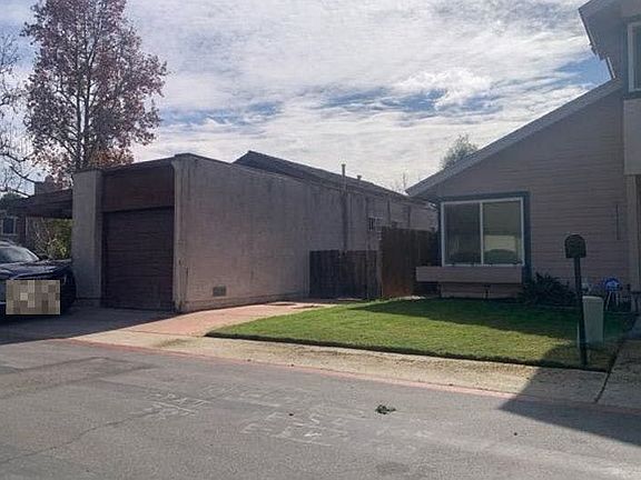 2nd image of 10129 Crestside Pl