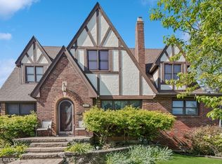 247 E 2nd St, Elmhurst, IL 60126