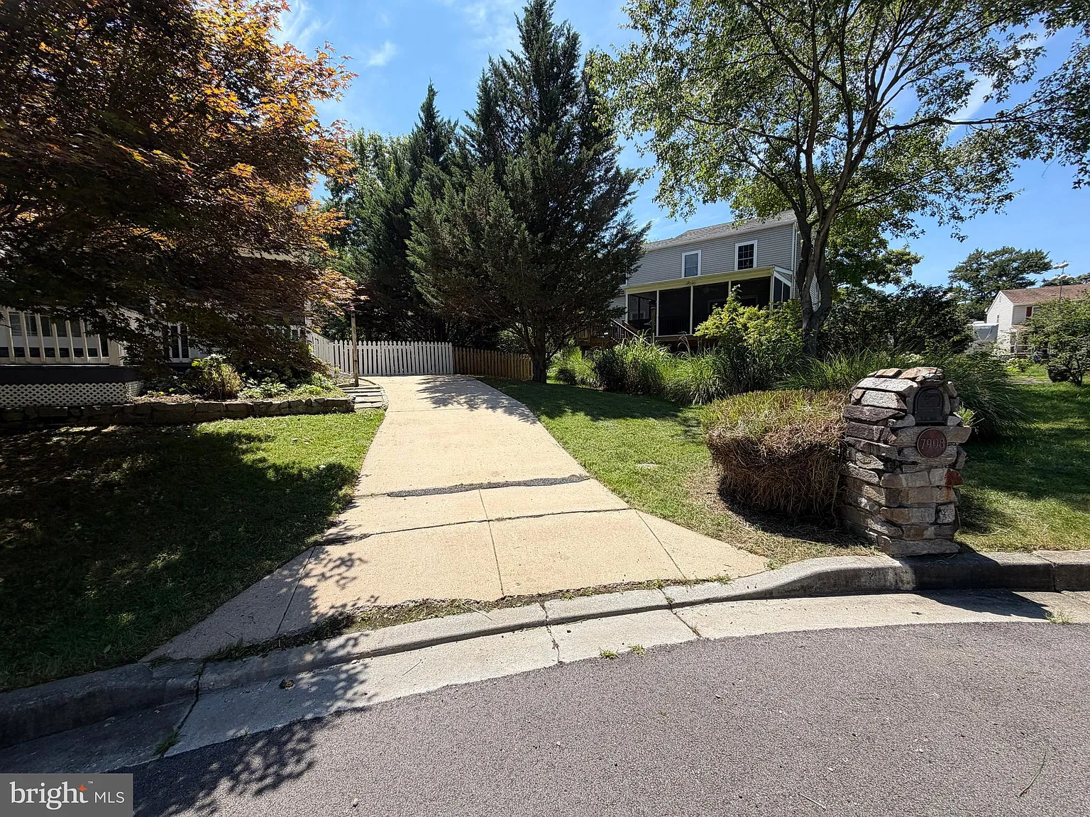 3 bed, 3.0 bath, 1720 sqft, $2,999 — Photo 4