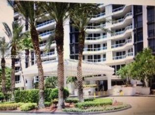 21205 NE Yacht Club Dr #810, Miami, FL 33180