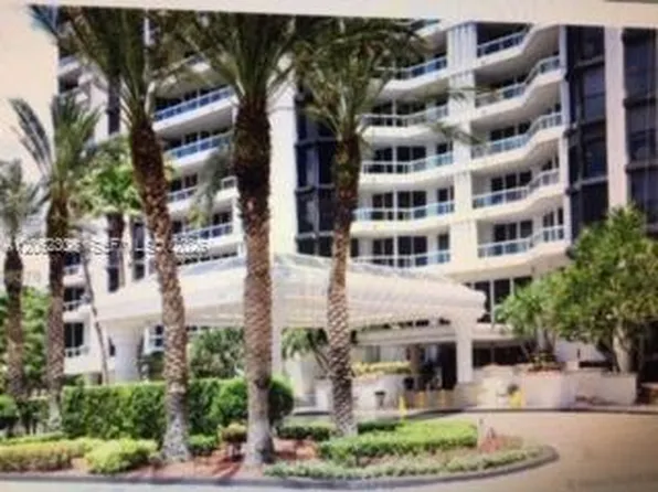 21205 NE Yacht Club Dr #810, Miami, FL 33180