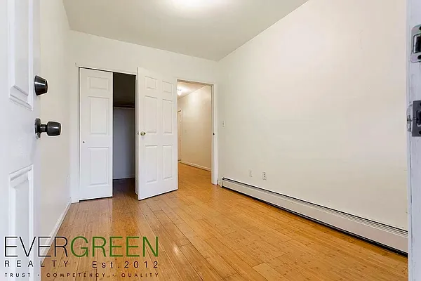 Rented by Safdie Realty Group | media 26