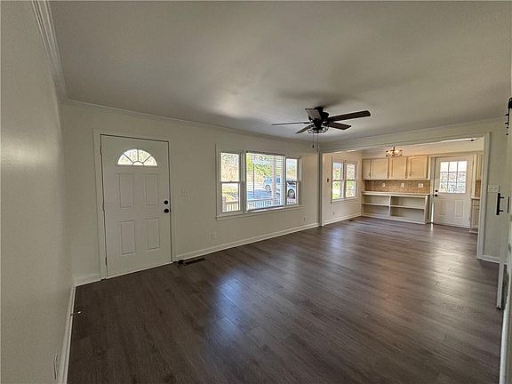 5th image of 3854 Davis St