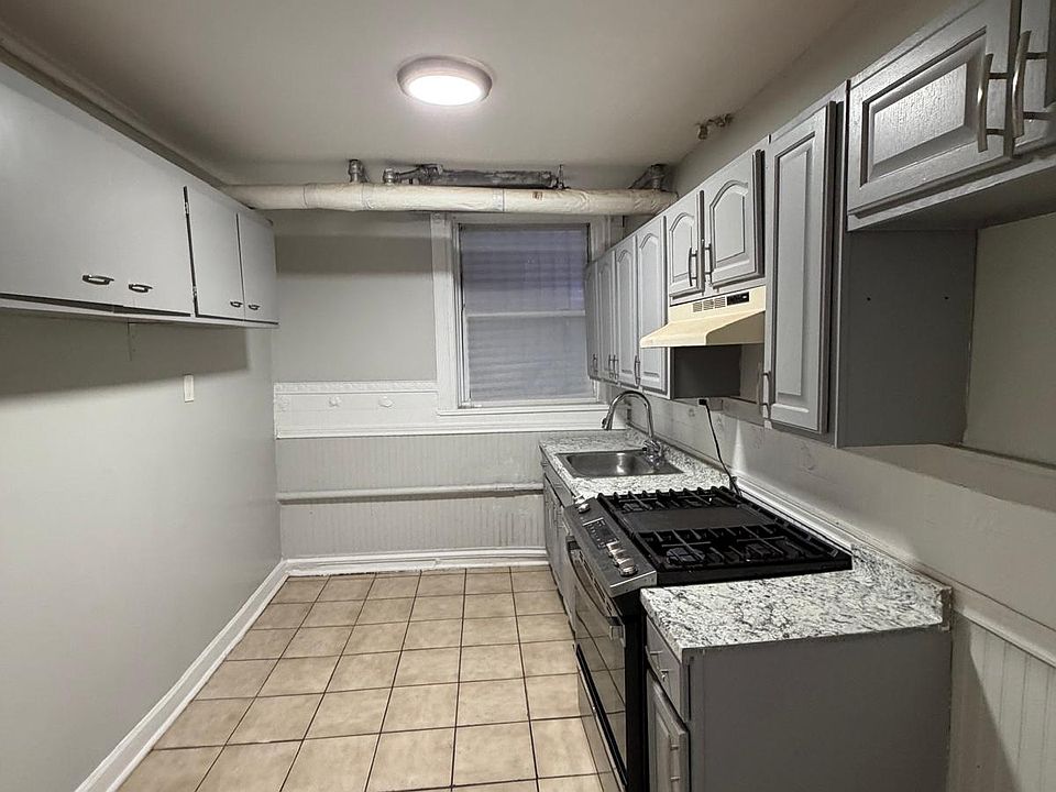 1st image of 9-11 Fuller Pl #15