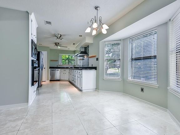 5th image of 12218 Carriage Hill Dr