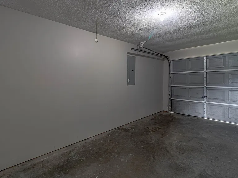 1103 Ballard Dr — Photo 17