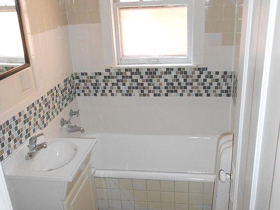 2nd image of 516 W Cornelia Ave #2O7