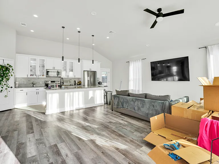 4621 Collins Ave — Photo 4