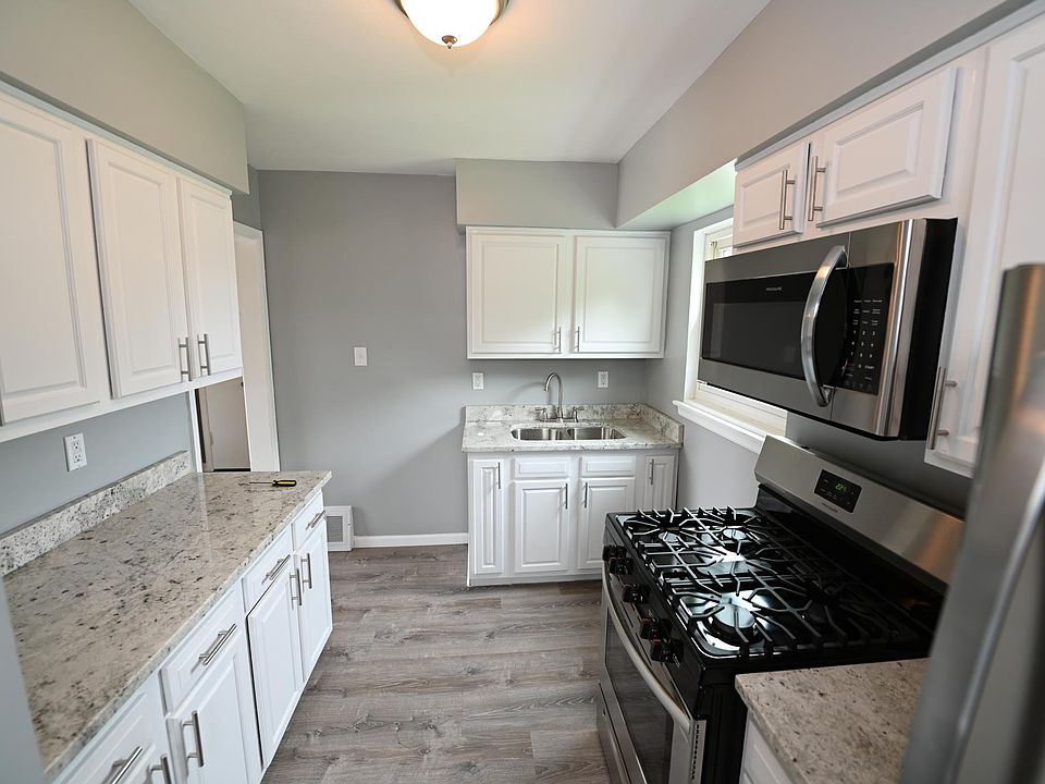 KITCHEN - New Stainless Steel Appliances!