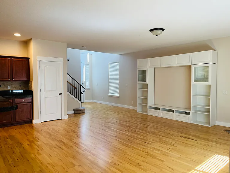 2459 NW Parnell Ter — Photo 15