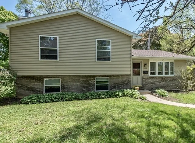 2209 Enoch Ave photo 1