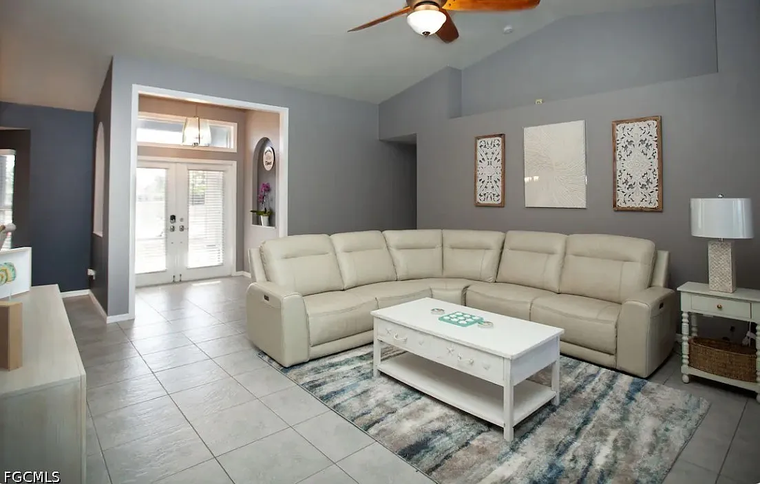 3 bed, 2.0 bath, 1924 sqft, $5,200 — Photo 2