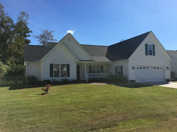 105 Croatan Woods Dr, New Bern, NC 28562