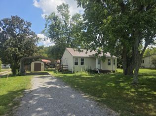 732 New Deal Potts Rd, Cottontown, TN 37048