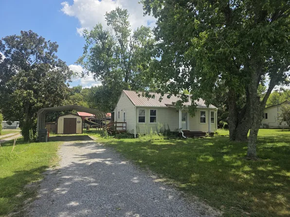 732 New Deal Potts Rd, Cottontown, TN 37048