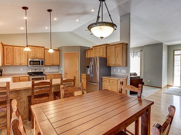 5th image of 408 E Century St