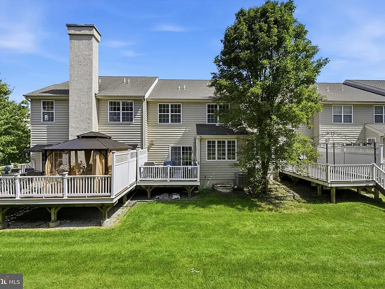 1221 Derry Ln — Photo 35